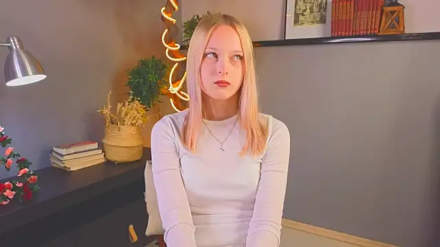 YungLyssy online show from November 12, 3:37 am