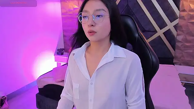 sydney miller  online show from February 24, 11:36 pm