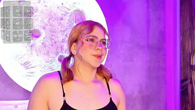 sussiestrawberry online show from November 10, 10:10 am