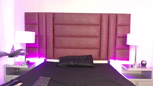 Emmy Palacios online show from October 24, 2:02 pm