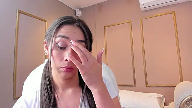 NahimiThompson online show from November 8, 9:09 pm