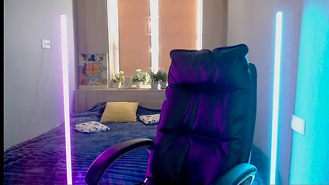 Sweet-n-Strong online show from February 4, 12:30 pm