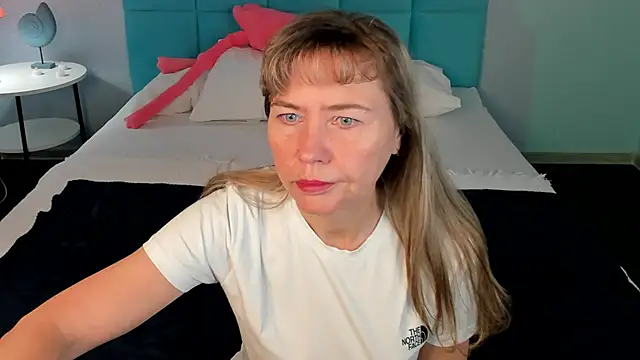 Carla Vogue online show from November 8, 3:00 am