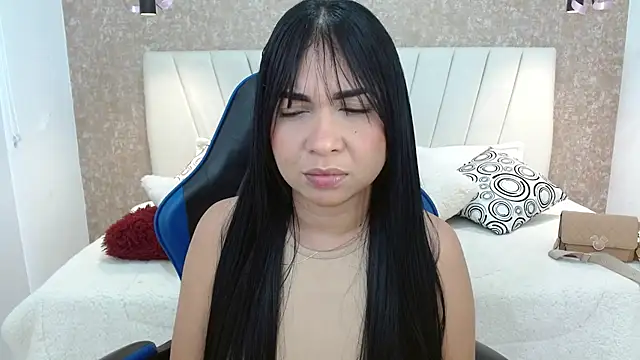 AliceSmity  online show from November 9, 6:15 pm