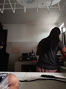 YeseniaRodriguez3 online show from November 27, 6:11 pm