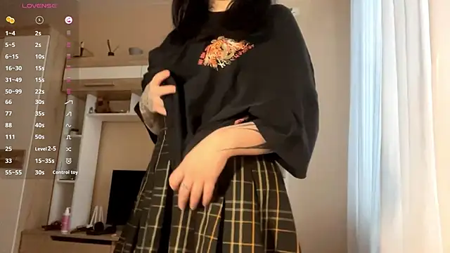 LaurenOveson online show from December 14, 10:43 am