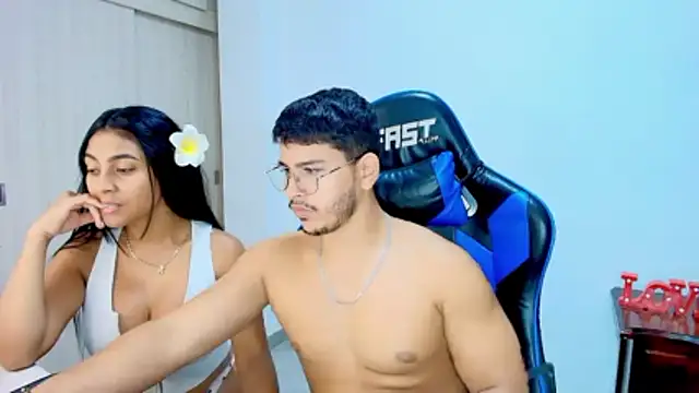 sophia and alex online show from December 19, 12:37 am