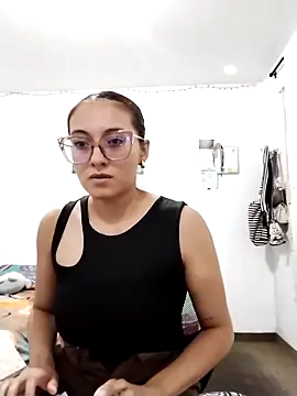 bellastorme04 online show from March 11, 2:16 am