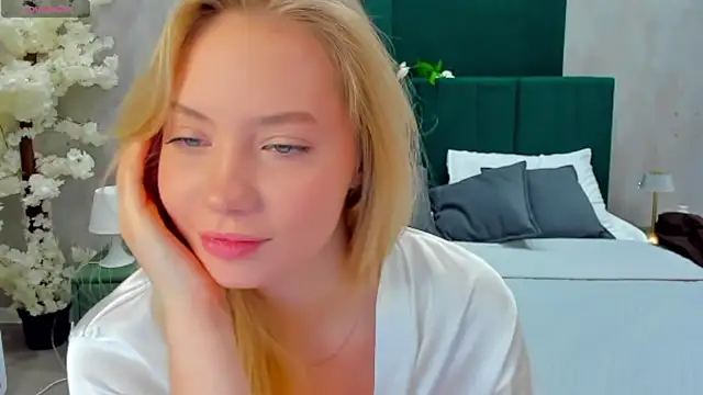 Melanie Ryer online show from November 18, 1:17 am