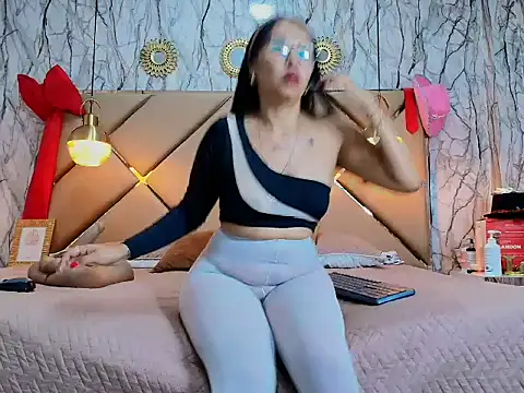 CATTA GARCIA online show from December 19, 1:47 pm