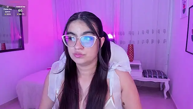 Luna Jonnes1 online show from February 1, 11:31 am