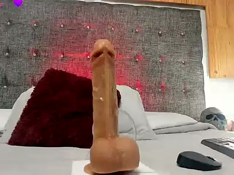  tinyrose  online show from November 15, 8:21 pm