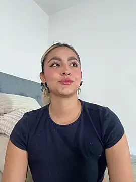 Elina Hills online show from December 18, 2:44 pm