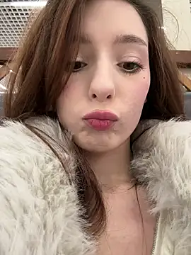 LilluKatten online show from December 15, 9:25 am