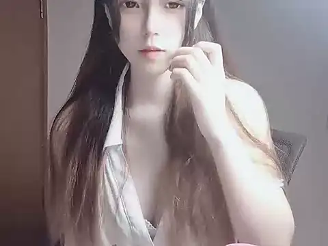 JuliaNoir online show from October 31, 9:46 am