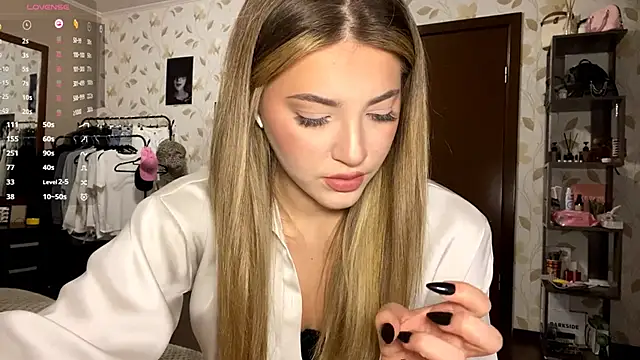 OrethaEredia online show from November 18, 4:30 pm