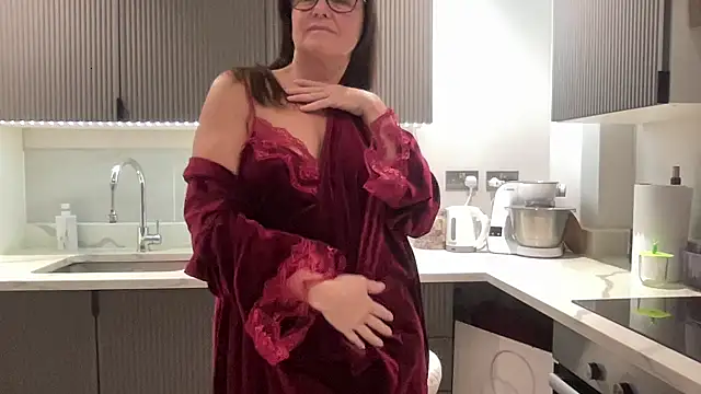 HotLdyllic online show from November 21, 7:54 am