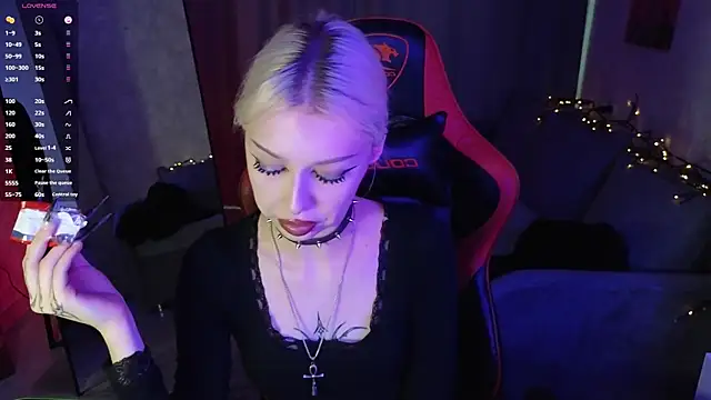 goth  tv online show from December 19, 12:08 pm