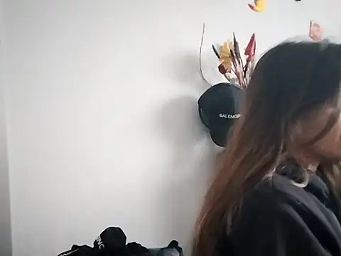 mooreenaa23 online show from November 1, 12:20 pm