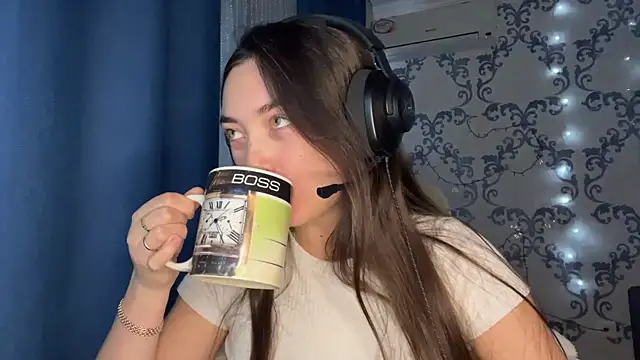 TwotyBright online show from December 5, 1:12 pm