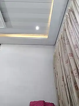 SweetSavage18 online show from January 7, 8:45 pm