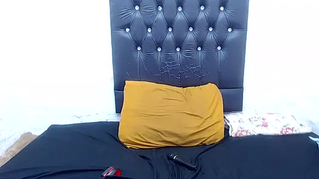 AUGUSTBLOOMxx online show from February 1, 7:12 pm