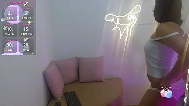 PEACHY TAY online show from November 10, 11:38 am