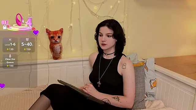 LatinaHuguenin online show from November 28, 7:11 am