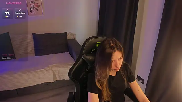 eirakiliana online show from November 20, 7:42 am