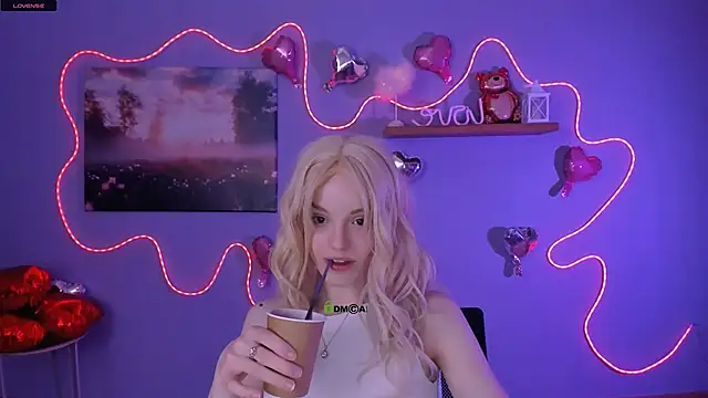 mia starrr  online show from February 22, 7:59 pm