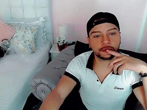 sebastian cruz  online show from November 13, 7:13 pm