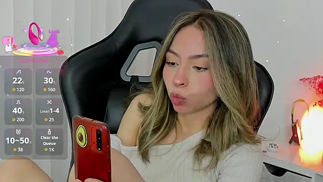 LuluuBerry online show from January 8, 7:29 pm