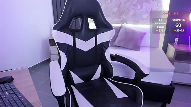 coral rosse  online show from December 15, 11:43 pm