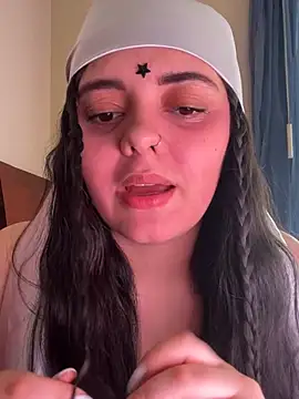 candicewest  online show from February 25, 5:11 pm