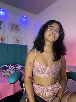  vaiolet owo online show from November 15, 8:37 am