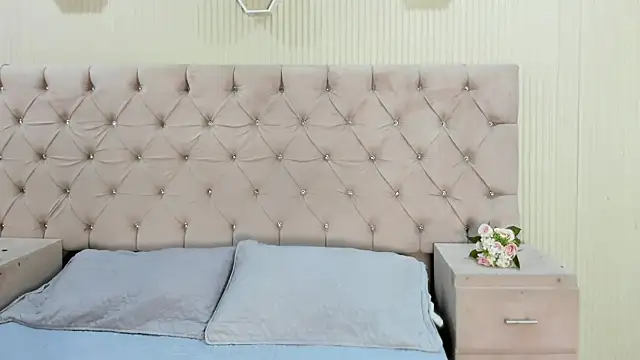 ZarinaWynne online show from June 10, 1:21 pm