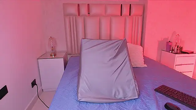 alanarose18 online show from November 16, 8:09 pm