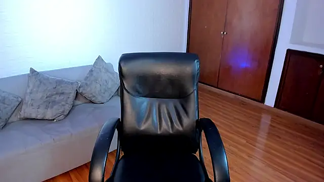 Saara Corraless online show from February 12, 7:15 pm