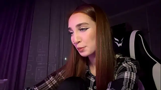 HollyPaw online show from November 14, 7:58 pm