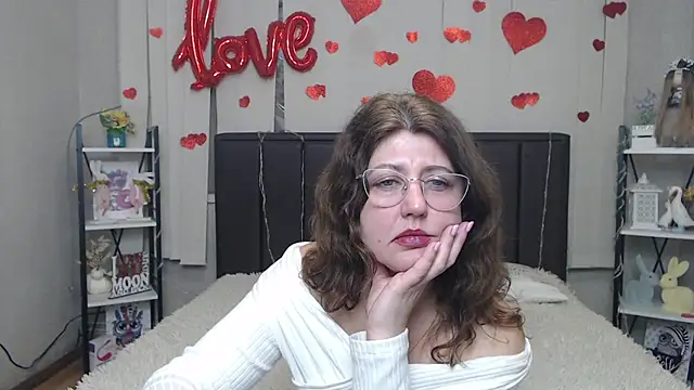 RoseHille online show from April 11, 7:45 am