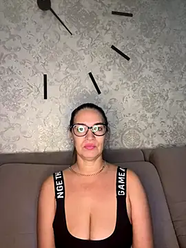 Milana8263 online show from November 10, 7:31 pm