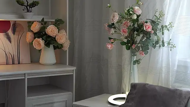 CoreenYorton online show from February 22, 6:47 am