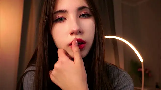 NanceeWestaway online show from November 28, 3:15 pm