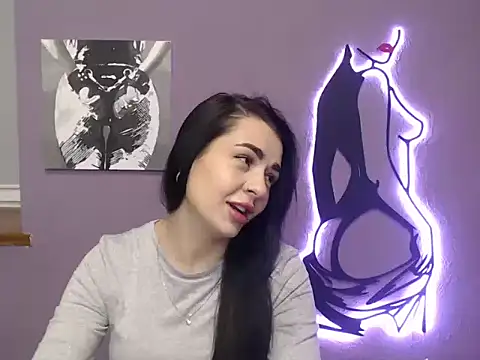 divina kira online show from January 12, 8:30 am