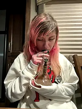 needlefaceUwU online show from November 21, 8:16 am