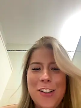 Sandraxoxox online show from December 2, 11:40 pm