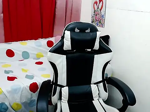 cuteychub online show from December 22, 1:36 pm