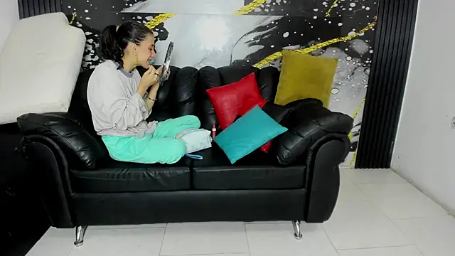 Reallyhotsexx333 online show from January 13, 1:11 am