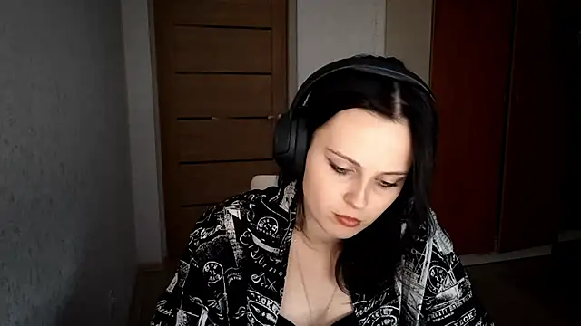 LouiseMarengo online show from December 21, 2:21 pm