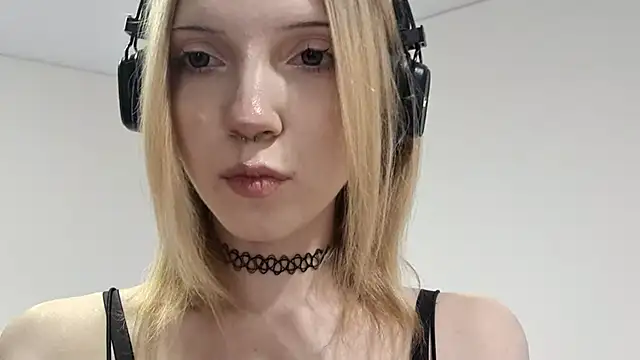 MarcieAragaki online show from November 16, 1:22 pm